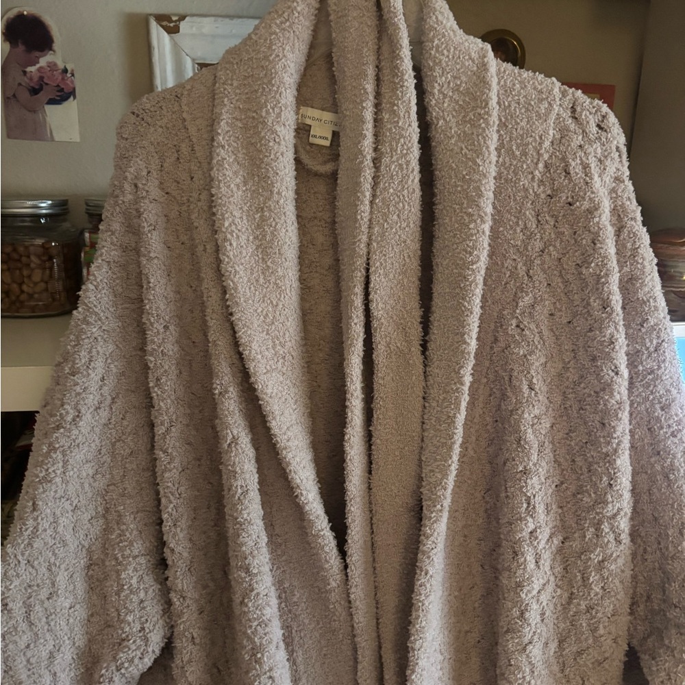 Elegant Beige Robe - Picture 3 of 3